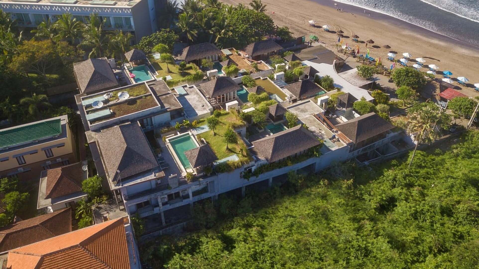 5 Star The Chand’s One – Sunset Beachfront Retreat