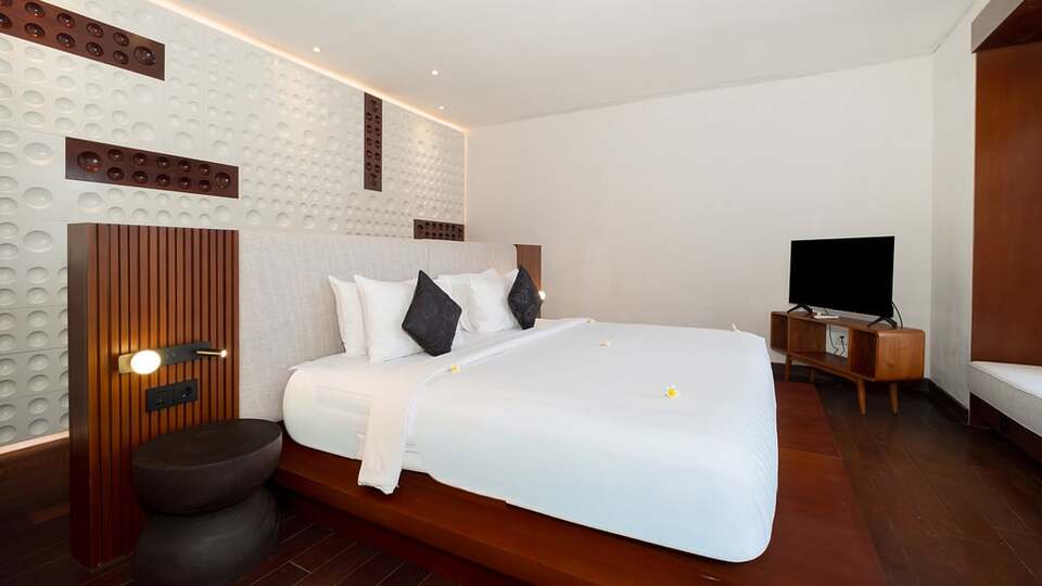 5 Star The Chand’s Two – Tropical Beachfront Escape