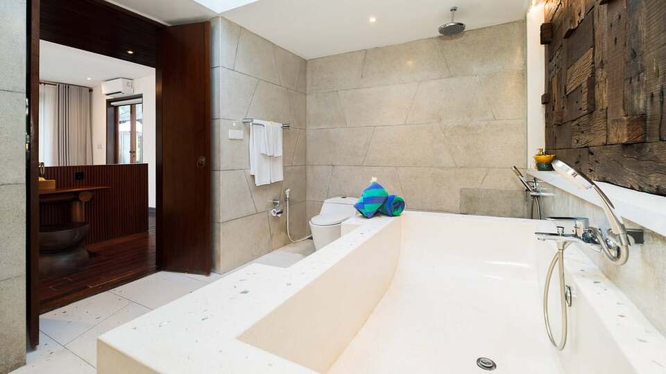 5 Star The Chand’s Two – Tropical Beachfront Escape