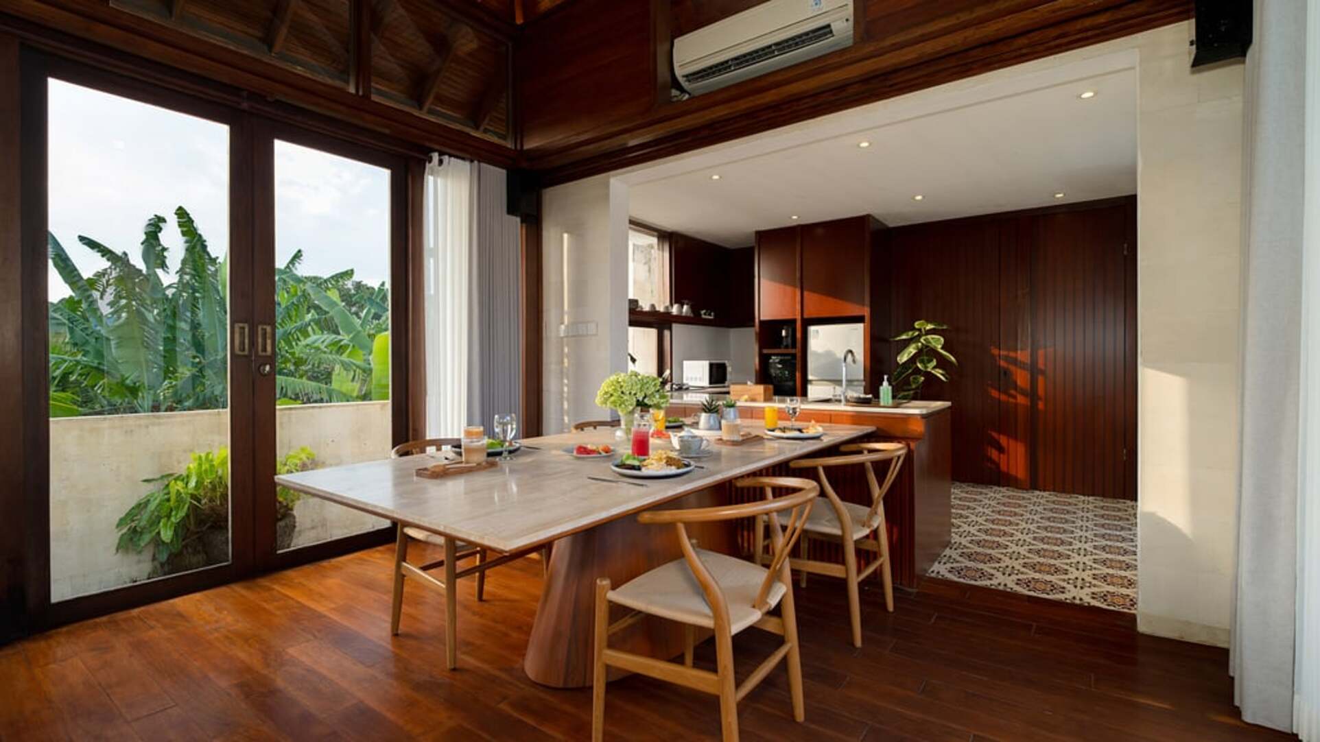 5 Star The Chand’s Two – Tropical Beachfront Escape