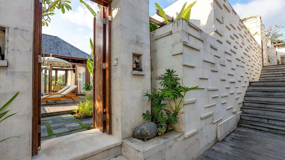 5 Star The Chand’s Two – Tropical Beachfront Escape