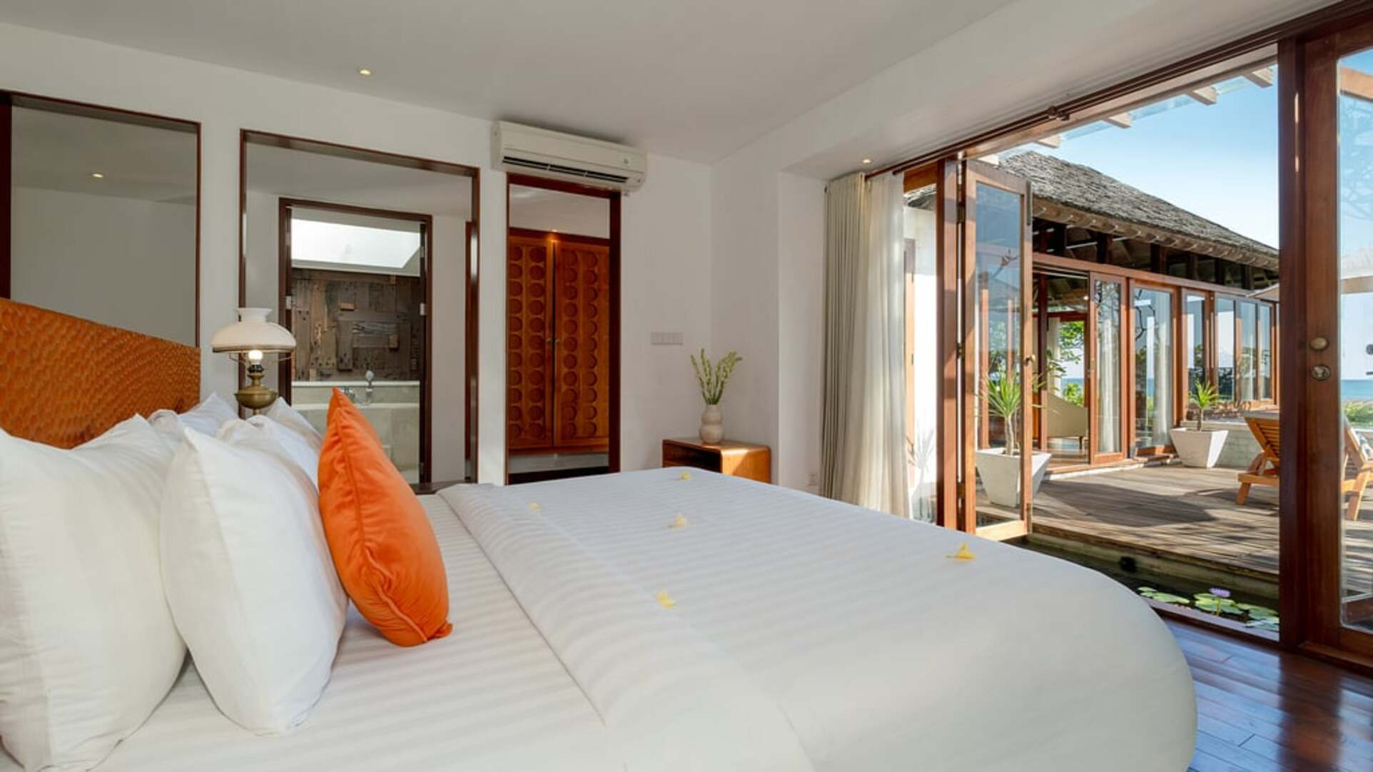 5 Star The Chand’s Two – Beachfront Serenity Escape