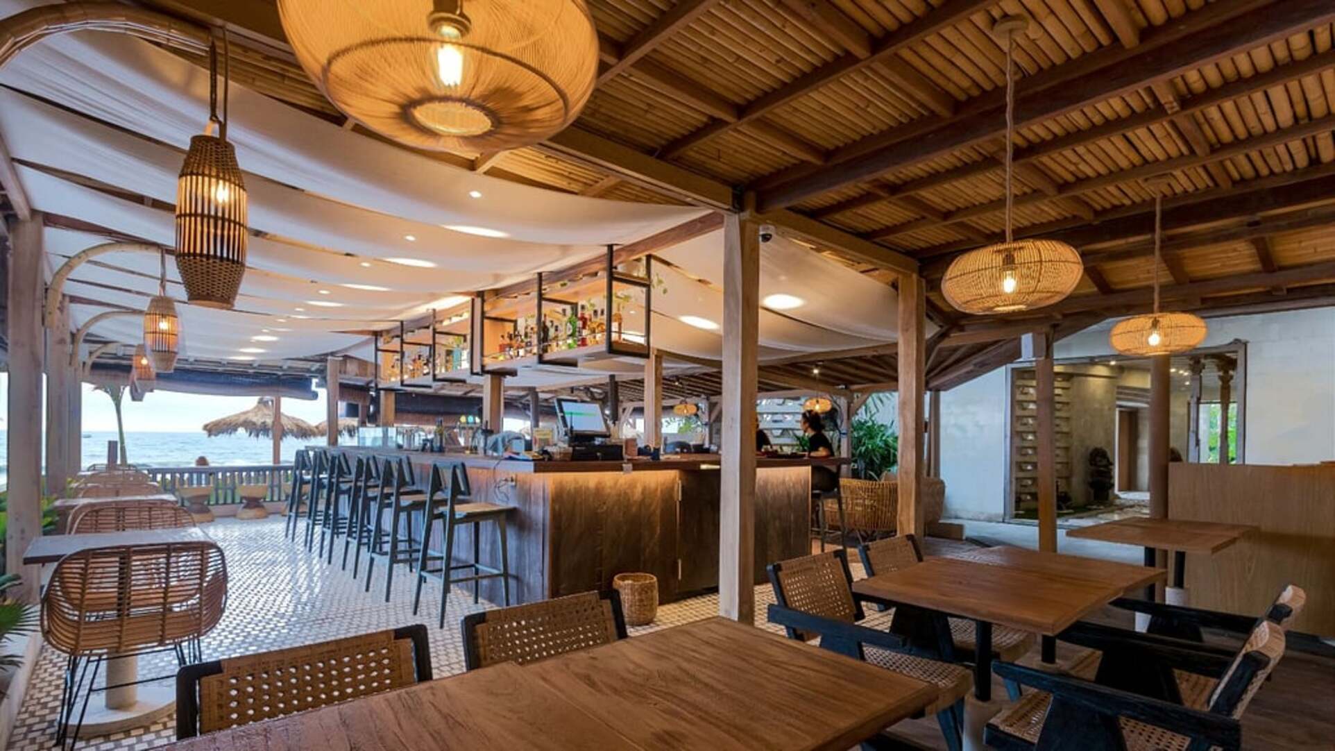 5 Star The Chand’s Two – Beachfront Serenity Escape