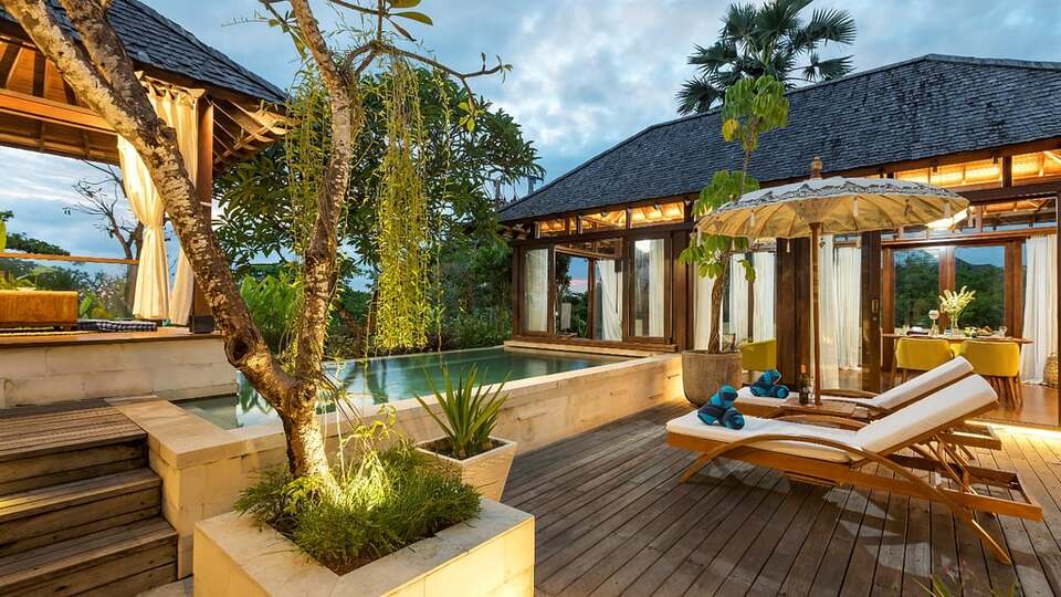 5 Star The Chand’s Two – Tropical Beachfront Haven