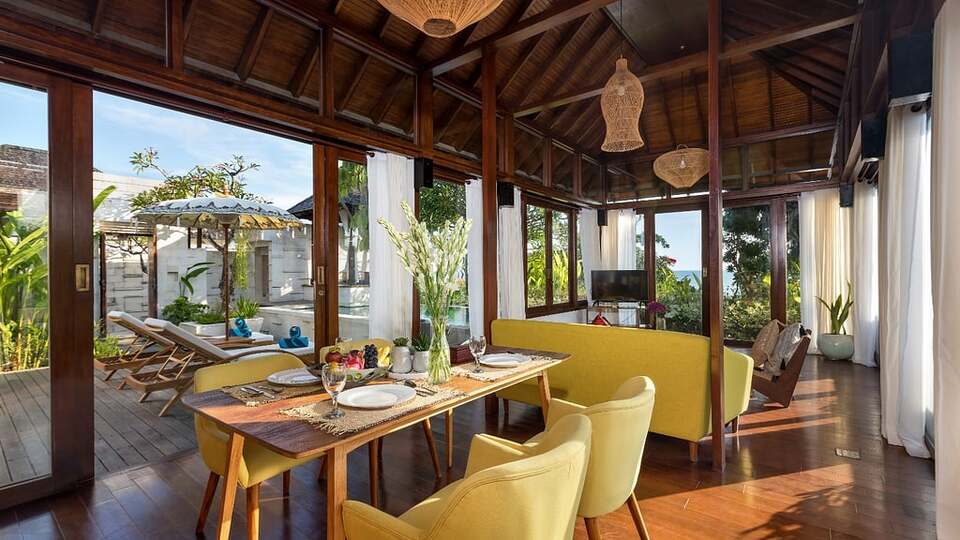5 Star The Chand’s Two – Tropical Beachfront Haven