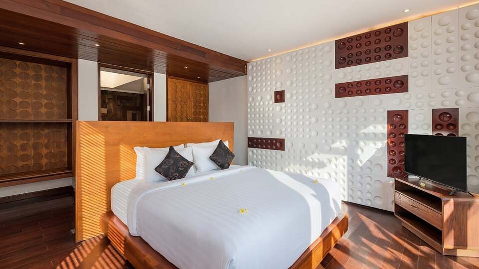 5 Star The Chand’s Two – Tropical Beachfront Haven