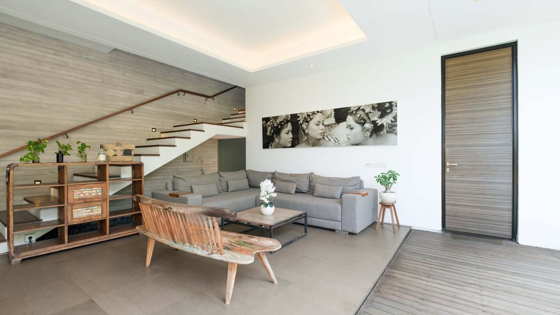 5 Star Swan Villa R – Boho Garden Escape