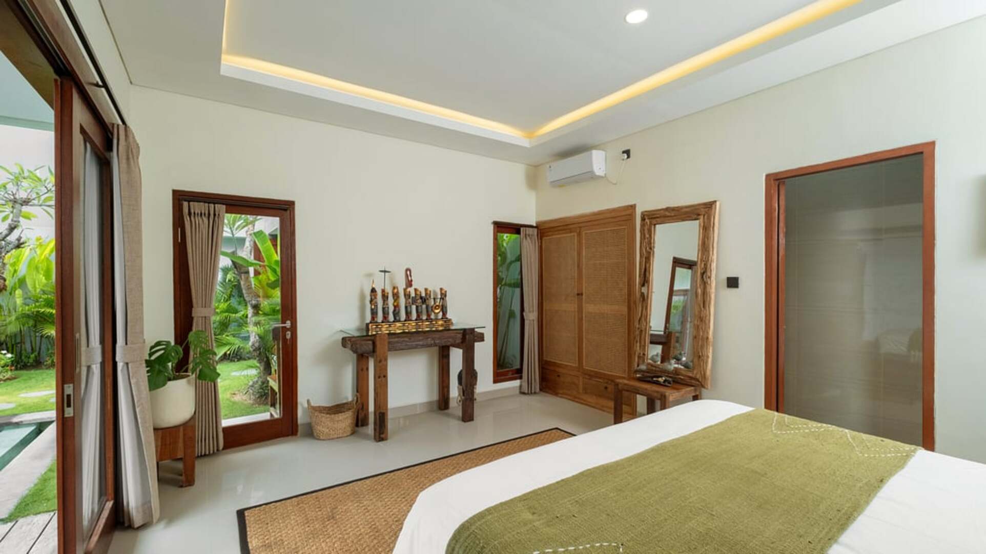 5 Star Villa Lange 2 – Serene Seminyak Escape