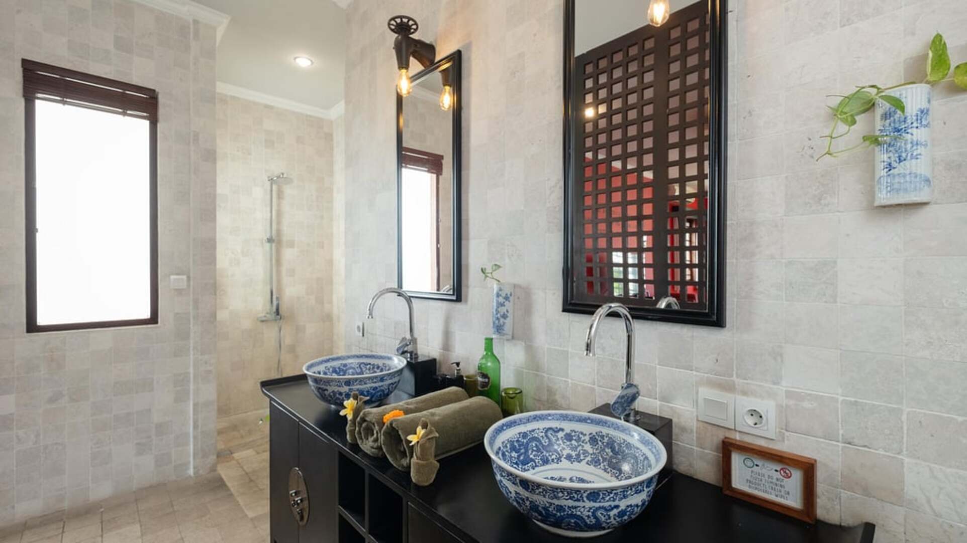 5 Star NicoNico Mansion – Eclectic Seminyak Mansion