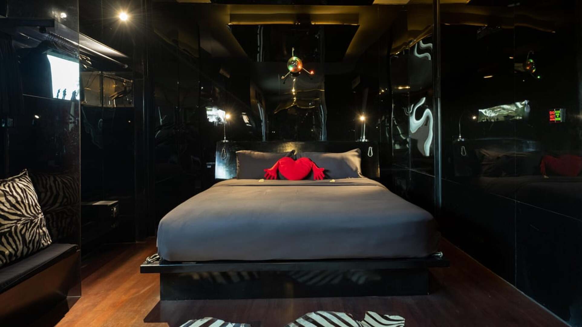 5 Star NicoNico Mansion – Eclectic Seminyak Mansion