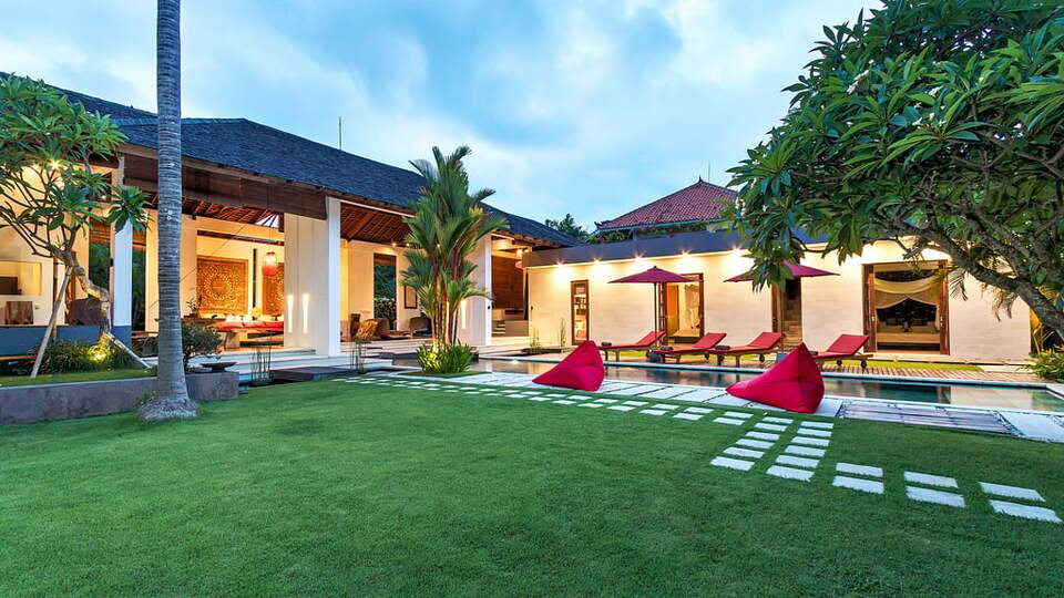 5 Star Alarte Estate – Elegant Seminyak Escape
