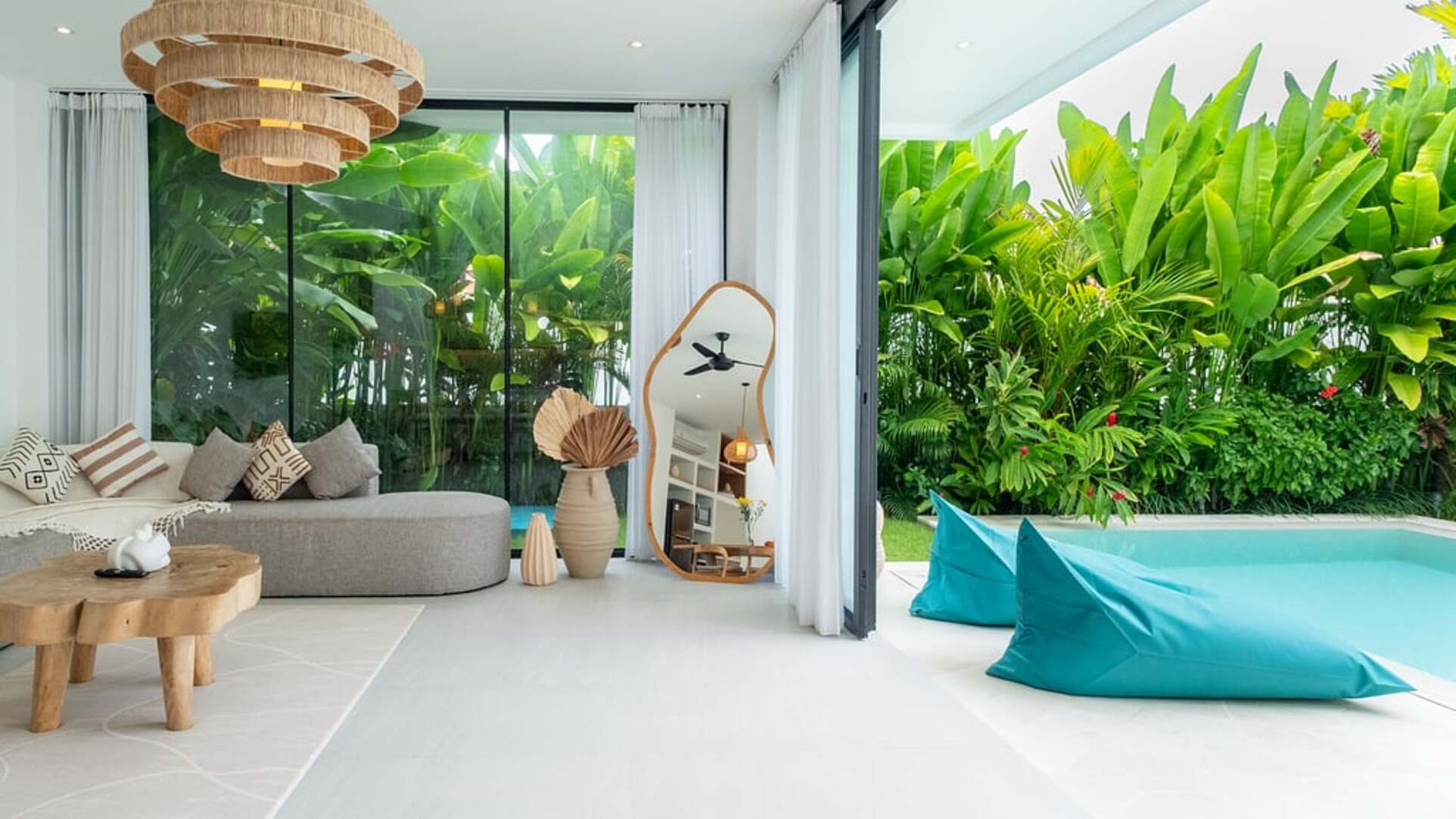 5 Star Villa Loona Palm Villa 2 - Contemporary Tropical Escape