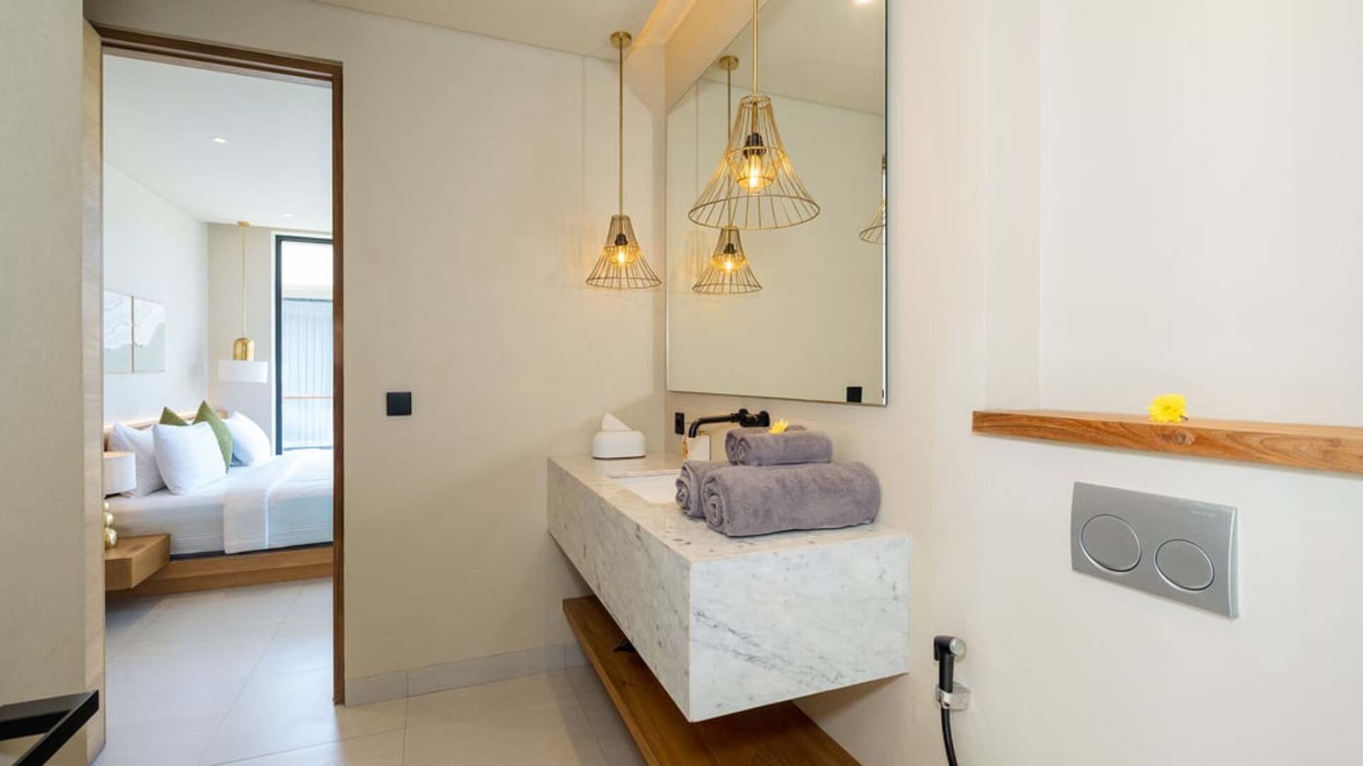 5 Star Loona Palm Seseh 1 - Contemporary Coastal Retreat