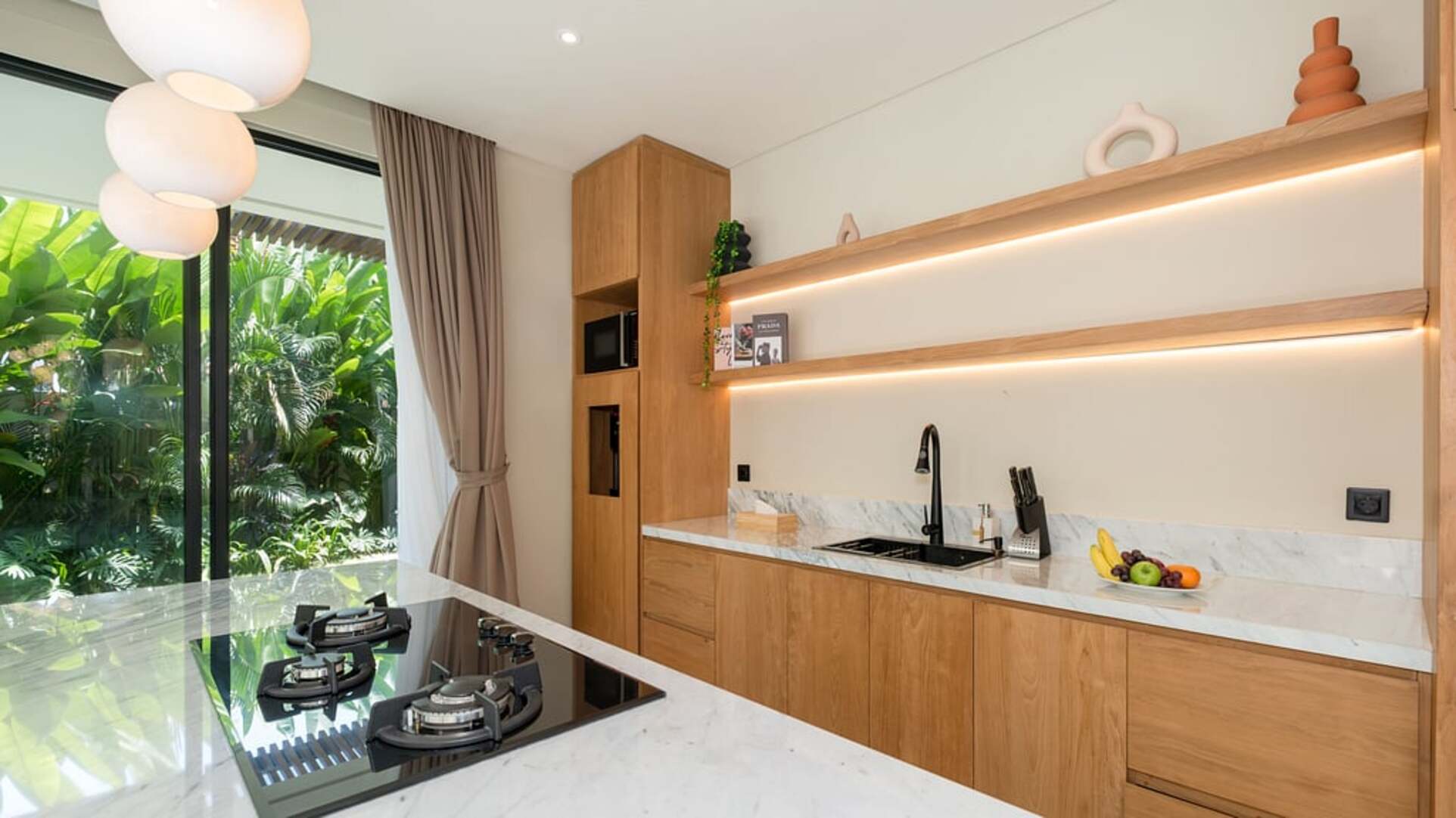 5 Star Loona Palm Seseh 1 - Contemporary Coastal Retreat