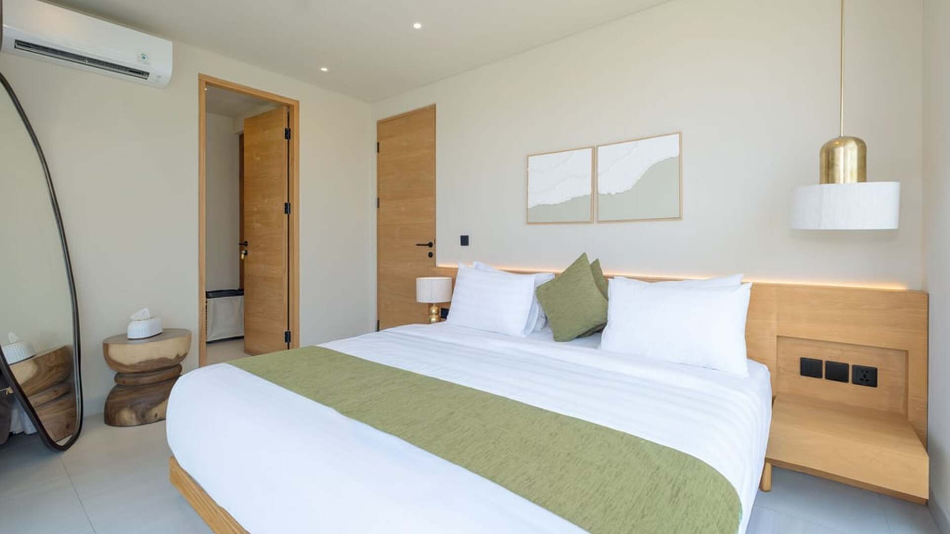5 Star Loona Palm Seseh 1 - Contemporary Coastal Retreat