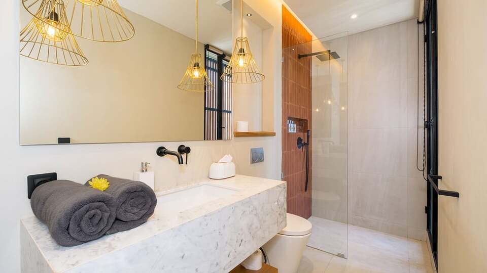 5 Star Loona Palm Seseh 2 - Modern Coastal Escape