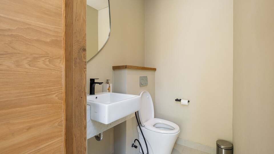 5 Star Loona Palm Seseh 2 - Modern Coastal Escape