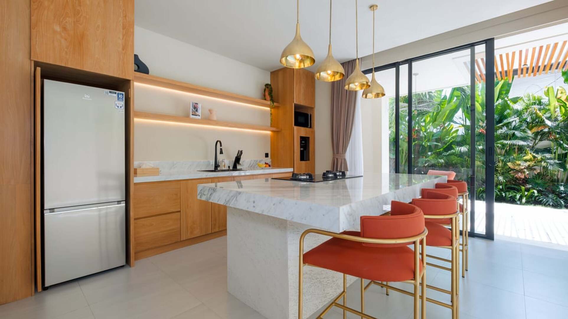 5 Star Loona Palm Seseh Estate - Modern Coastal Serenity
