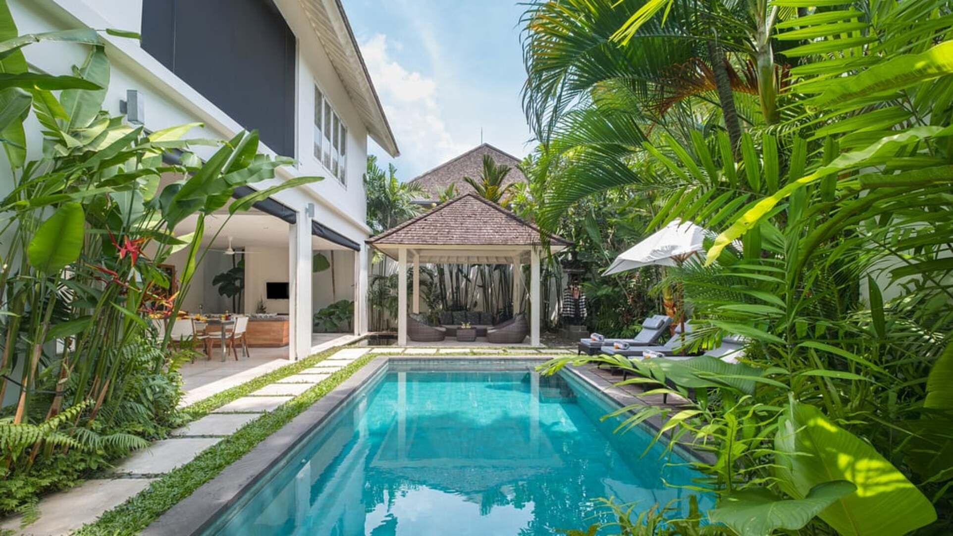 5 Star Villa Merta Sari 10 - Tropical Seminyak Retreat