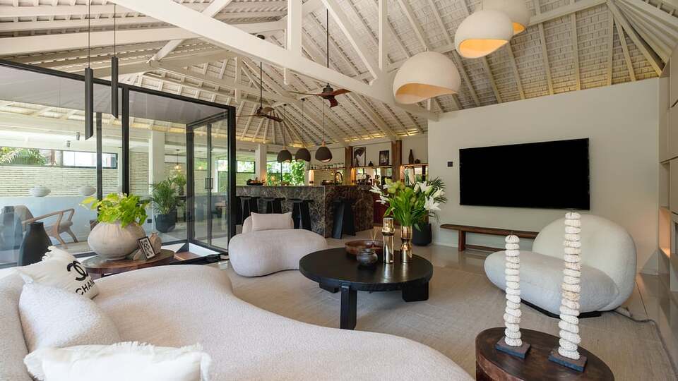 5 Star Villa Dreamora - Contemporary Kerobokan Escape