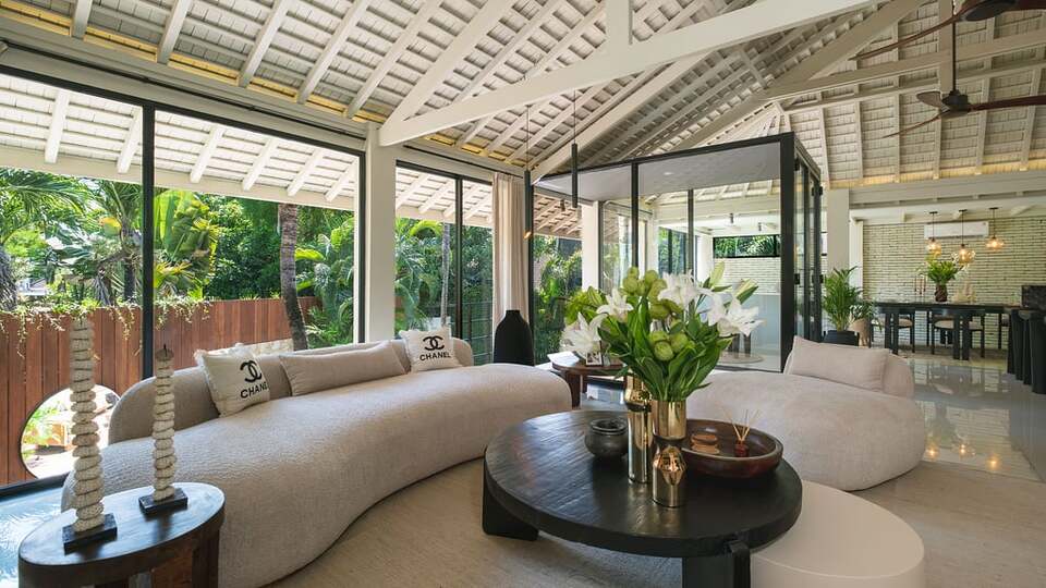 5 Star Villa Dreamora - Contemporary Kerobokan Escape