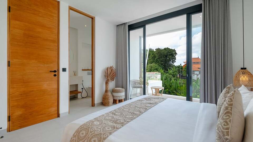 5 Star Loona Palm Canggu Estate - Contemporary Tropical Escape