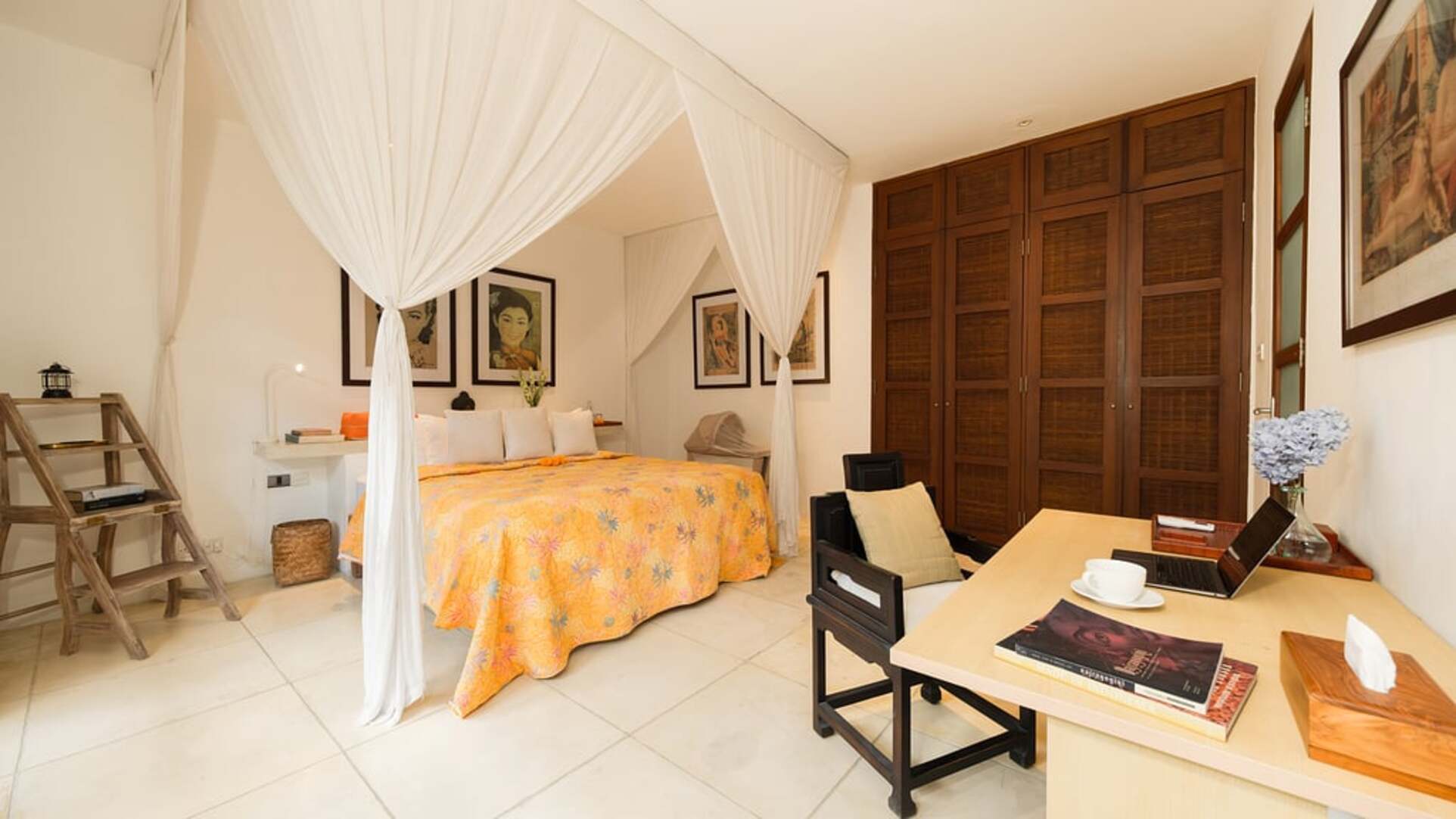 5 Star Villa V Seminyak - Balinese Tropical Charm