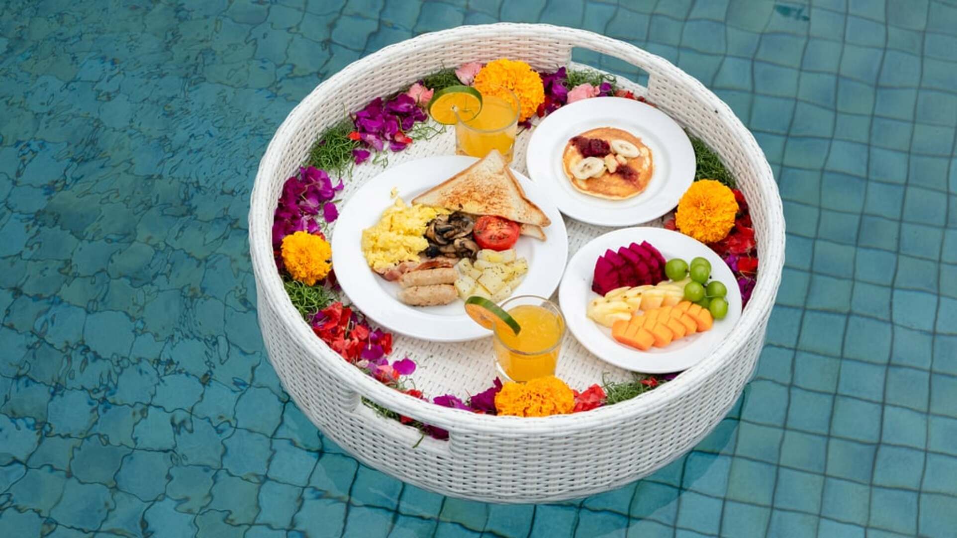 5 Star Villa V Seminyak - Balinese Tropical Charm