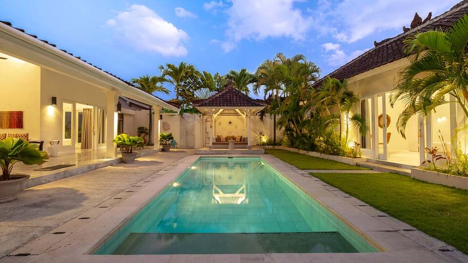 5 Star Villa Mas 3 Seminyak – Chic Tropical Escape