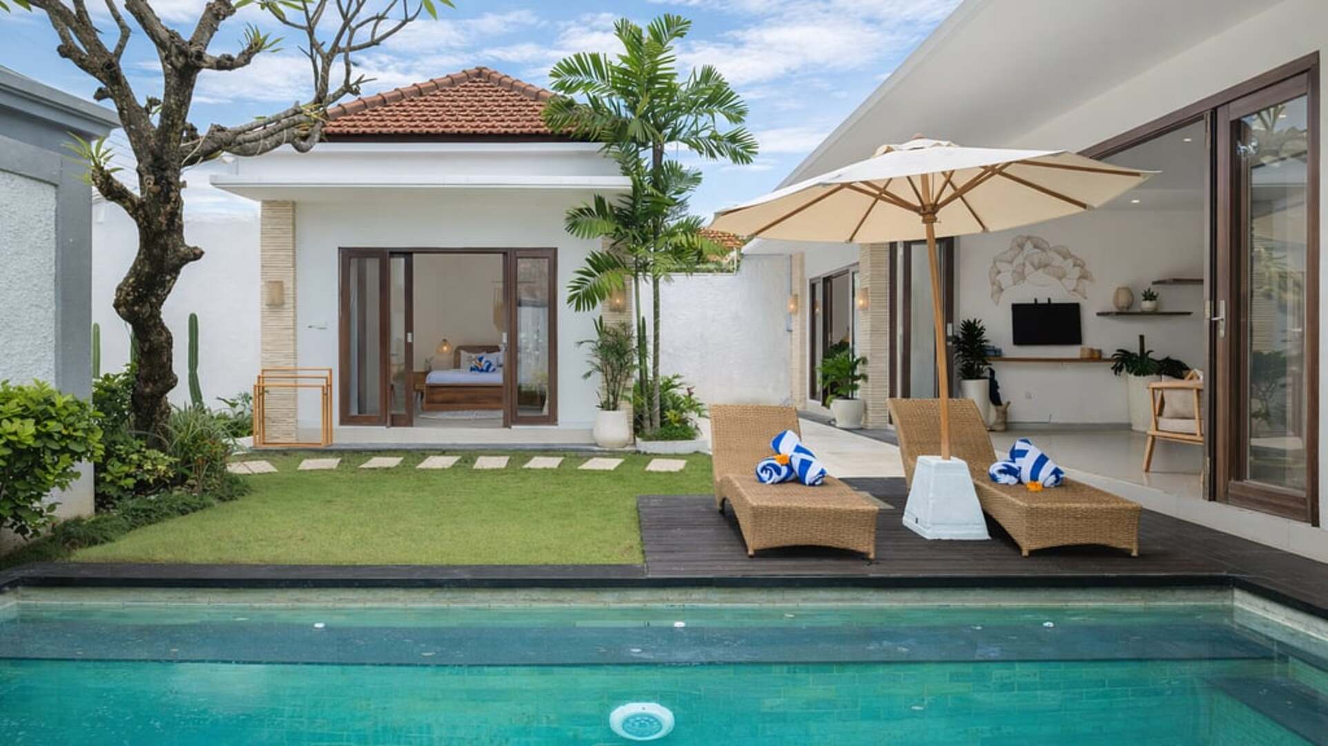 5 Star Villa Victoria 2 – Tropical Seminyak Retreat