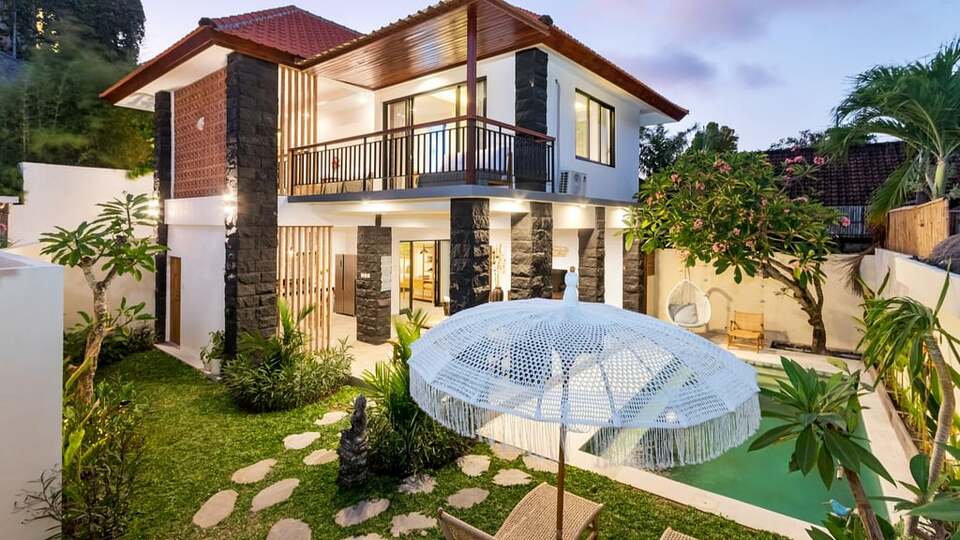 5 Star Villa Ambalika - Seminyak Serenity