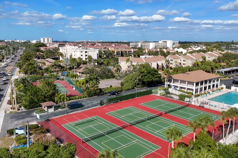 Tennis and Pickball Courts at The Anchorage on Siesta Key