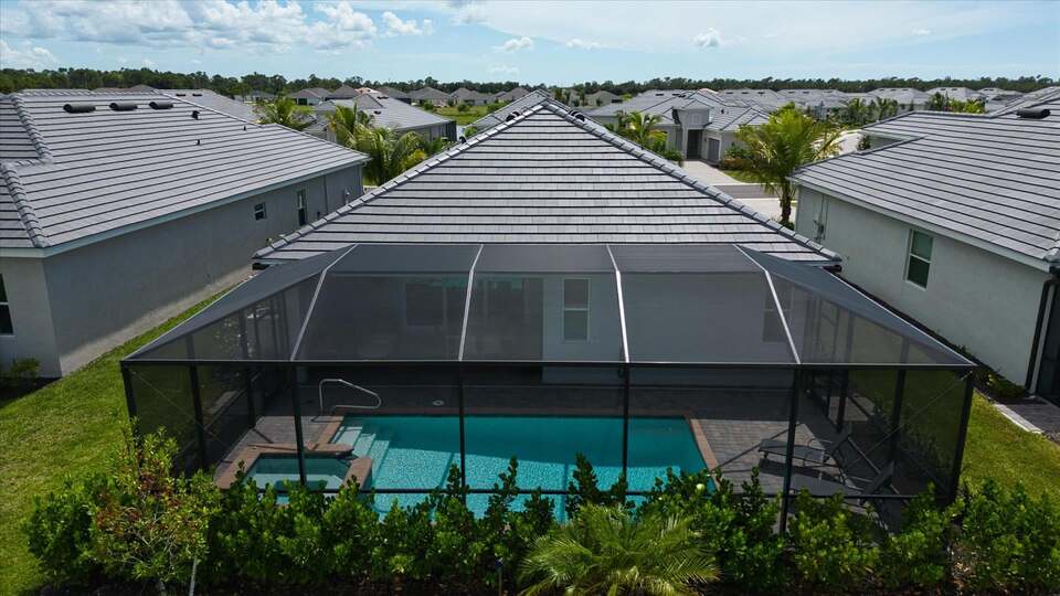 Beautiful 4 bedroom, 2 bathroom private pool home in Heritage Landing Golf Resort in Punta Gorda
