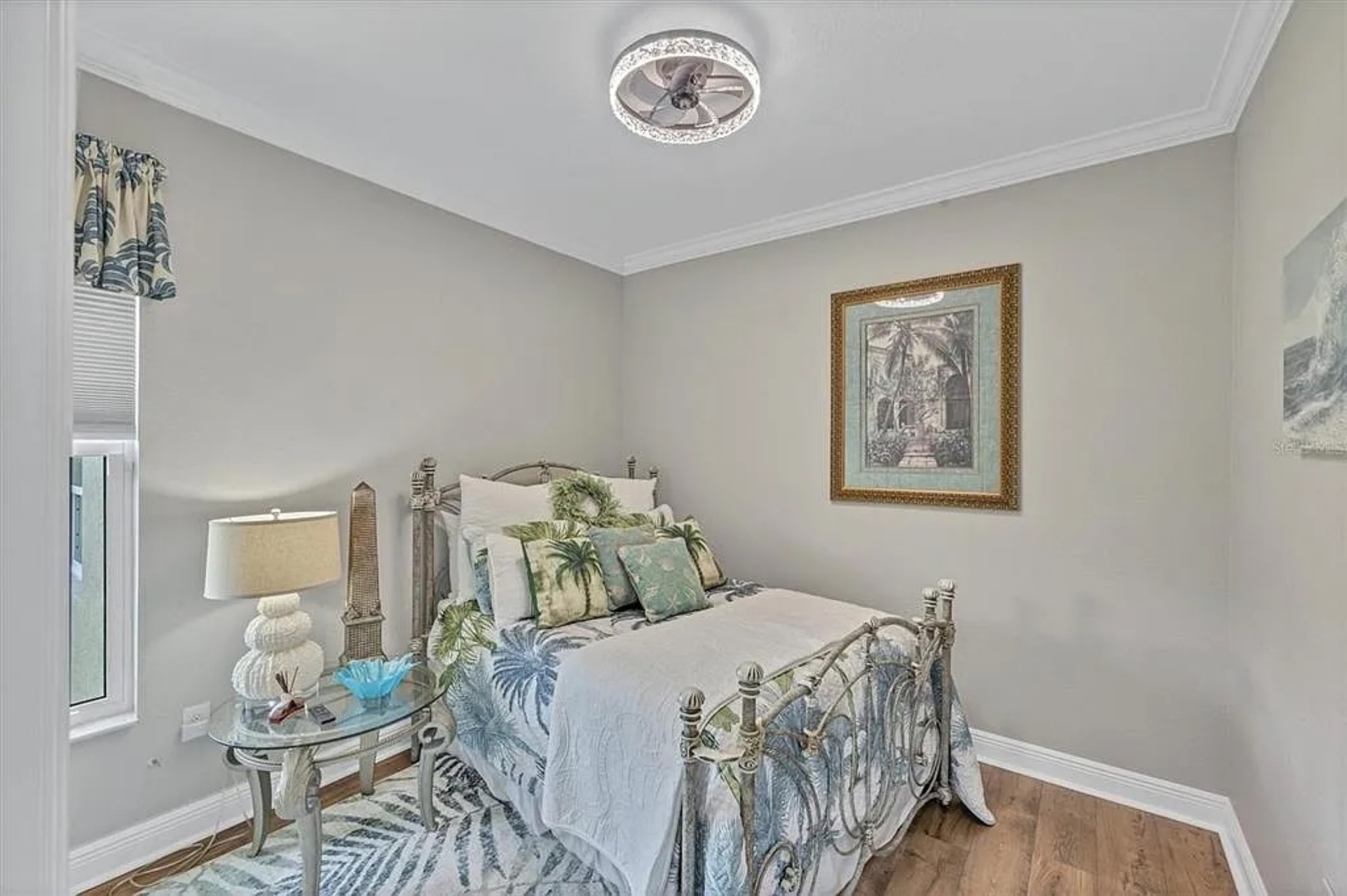 Guest bedroom 1 with Queen bed and 40" Smart TV
