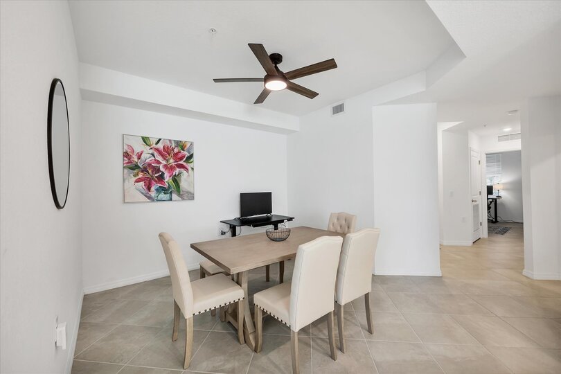 Dining table seats 6