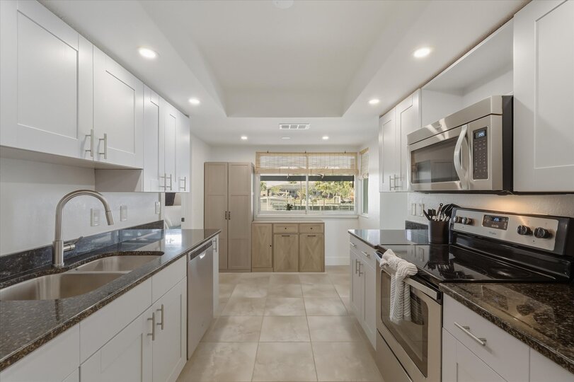Bright, fully-equipped kitchen