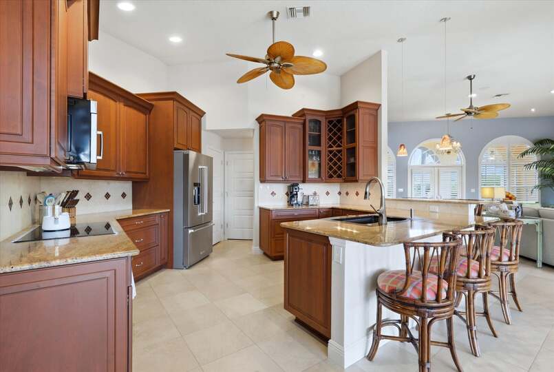 Bright, fully-equipped kitchen