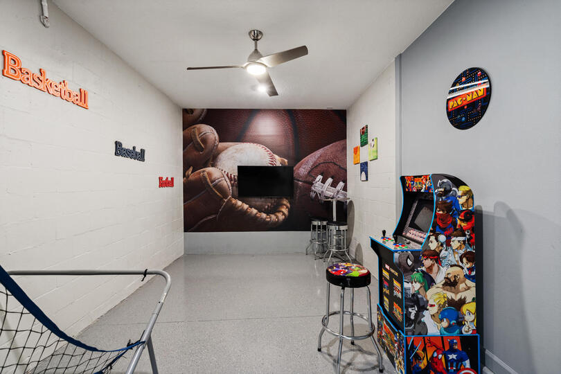 Game Room Downstairs
50" Smart TV Video arcade
