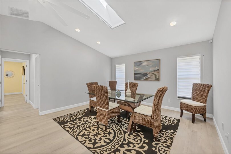 Dining Table Seats 6